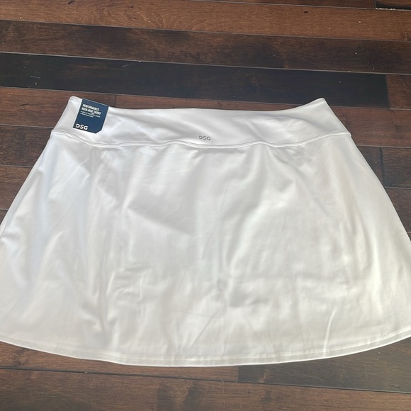 DSG Performance High Rise Momentum Skort White Built in short Sz XXL Active NWT - Picture 15 of 16